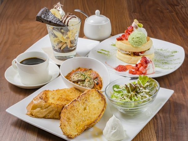 カフェキッチンスタッフ・接客・雑貨の販売（製菓経験者歓迎）