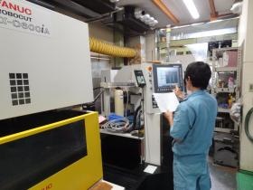 ワイヤーカット放電機