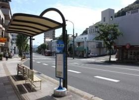 バス停から徒歩１分で通勤に便利