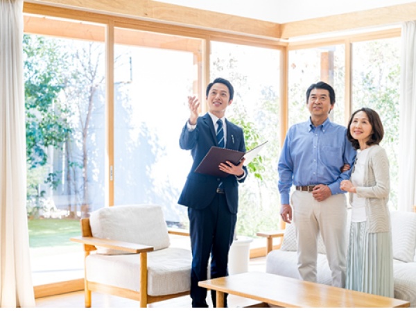 施設紹介コンシェルジュ・営業スタッフ（第一種普通自動車免許）