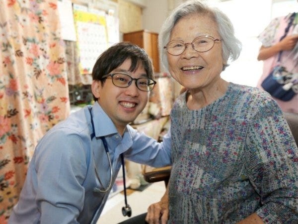 訪問診療クリニックです。直接患者様に関わることは少ないですが、人の役に立つ職場でやりがいを感じられます。