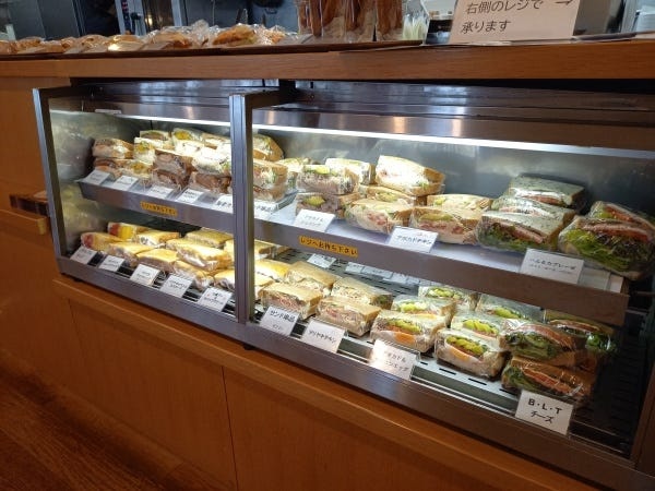 カフェスタッフ（未経験者歓迎）