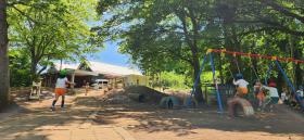 園庭風景・２階の園庭と保育室（０～２歳児）