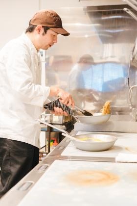 スタッフ調理風景１