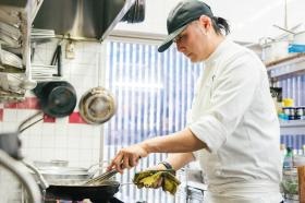 スタッフ調理風景２