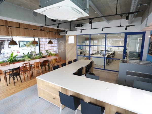 溝の口駅徒歩1分のオフィス。雨の日も安心でランチにも困りません！