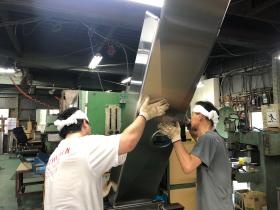 折り曲げ作業です。