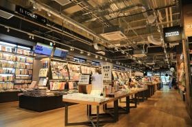 ＴＳＵＴＡＹＡ書店が隣接。医療関連の書籍も充実。