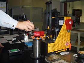 テクニカルセンター＿作業風景