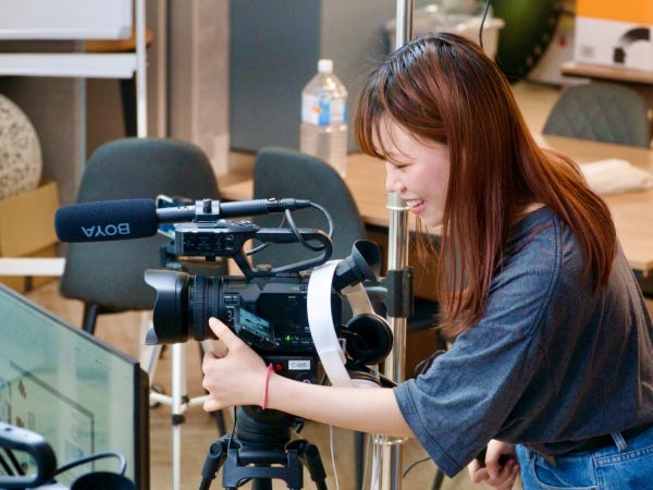 アシスタントディレクター