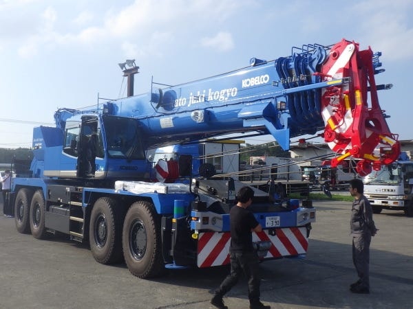 現場ではこのような重機も活用しております！