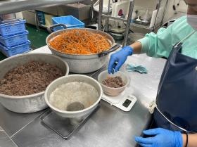 からあげタレの仕込み風景