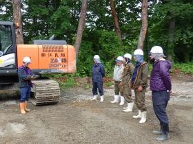 現場写真 本日の工程について確認しています。