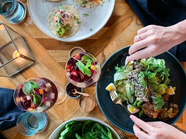 ランチ支給制度があります。