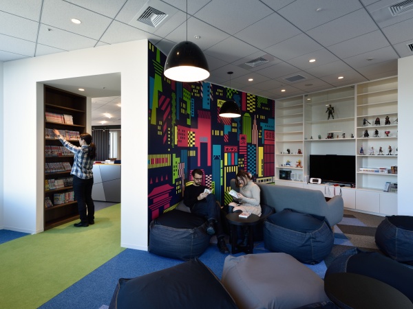 自由に利用できる！漫画、ゲームなどを揃えたリラックススペースもあります。