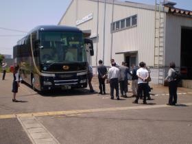 地域の方々が工場見学に来られた時の様子