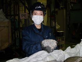 グラッシュといわれるプラスチックをリサイクルした原料（製品）