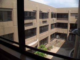 ３階建ての吹き抜けになっています