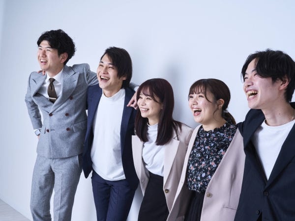 社員の平均年齢は28歳で、男女比は6：4ほど。フレッシュなメンバーが多く、みんな未経験から活躍しています！