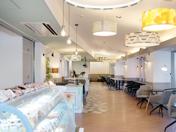 ホールスタッフ・サービススタッフ（未経験OK）