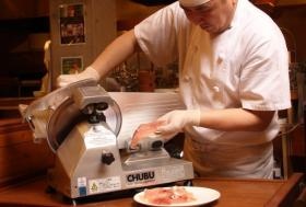 ５．キッチン（調理風景）