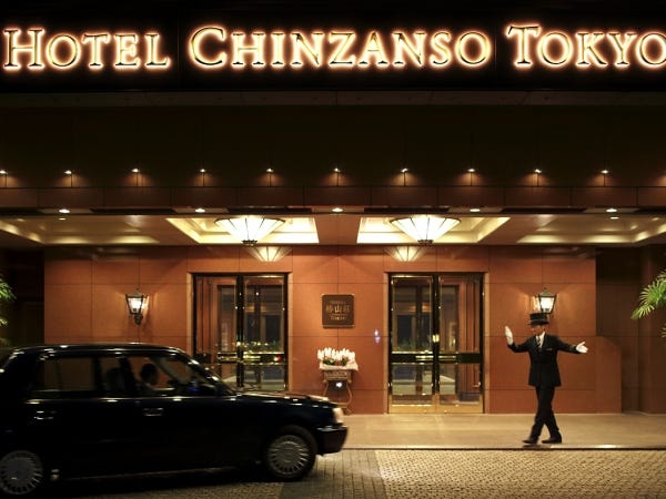 サービススタッフ・館内直営ショップの販売員（未経験OK）