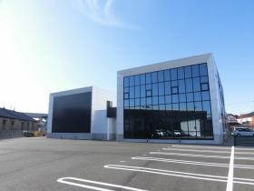 本社：建物外観