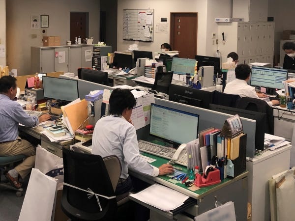 今回の募集部署である生産管理部の作業風景です。