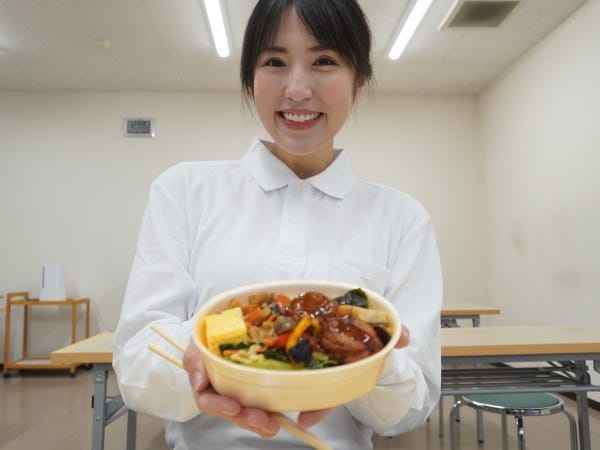 カフェ風テラスや阿蘇山を見渡せる食堂でランチ♪