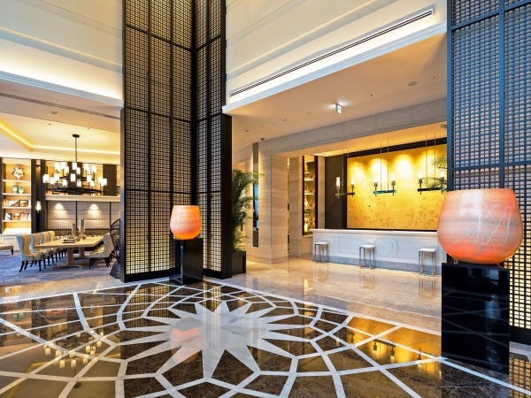 梅田駅から１駅。駅の真上にあるので通勤も便利です。