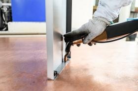 スポット溶接作業