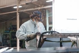 サンダー仕上げ作業