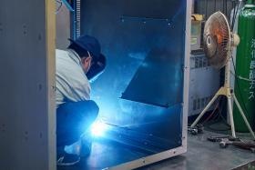 溶接作業（溶接中）