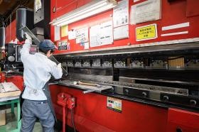 ベンダー（曲げ）作業