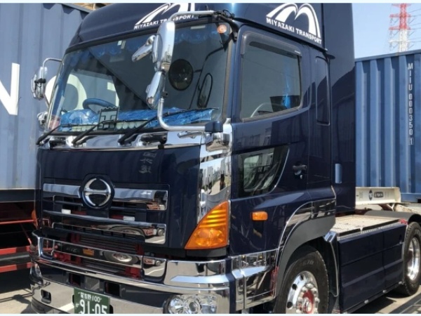 海上コンテナの輸送ドライバー・タンクローリーやキャリアカー（大型免許・けん引免許）