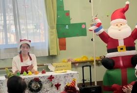 クリスマス会、スタッフによるピアノ演奏