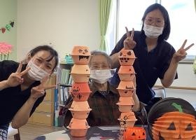 テーブルゲームを楽しんでいる様子