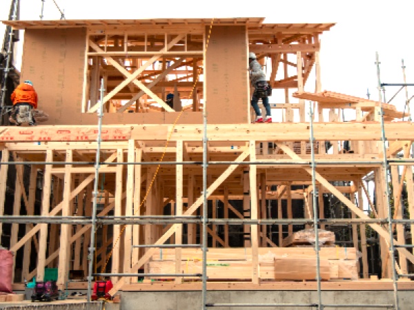 木造住宅を作っていくお仕事です。骨組みから仕上げまで施工していきます！