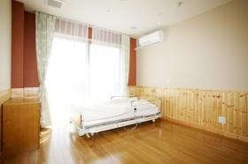 心安らぐ和風の個室、室内にはトイレがあります