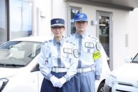 制服と本社外観