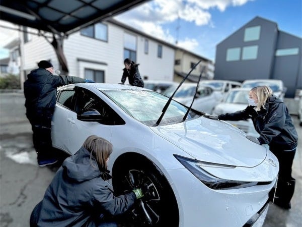 当社ではお届け前に洗車をしています。すべて手洗いで行っています。