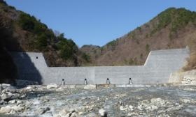 特に山の中にダムを作る砂防工事を得意としています