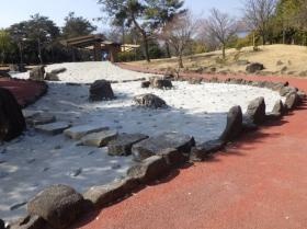 学校や公園等の改修工事も行います