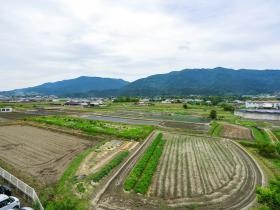 施設から見た風景です。葛城山と金剛山を見渡せます。