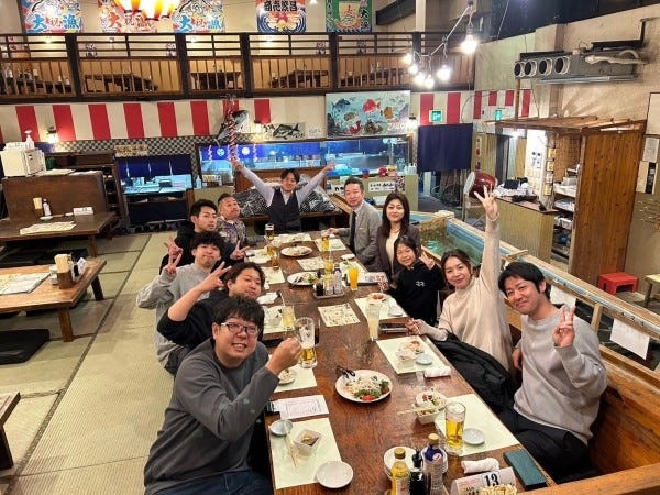 みんなで楽しく食事会♪