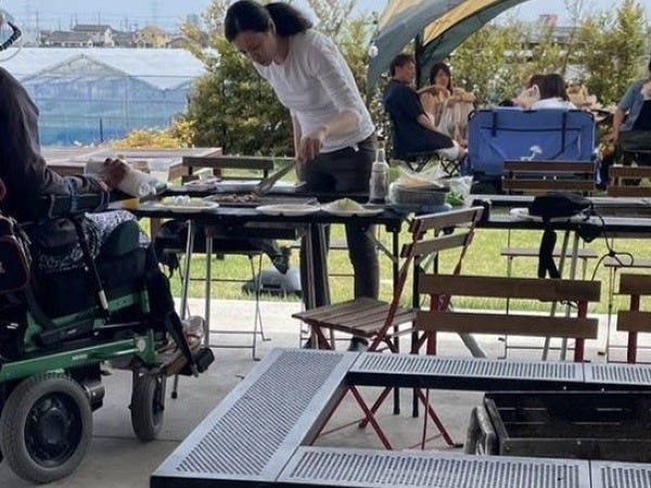 利用者さんの外出先での支援の様子です。