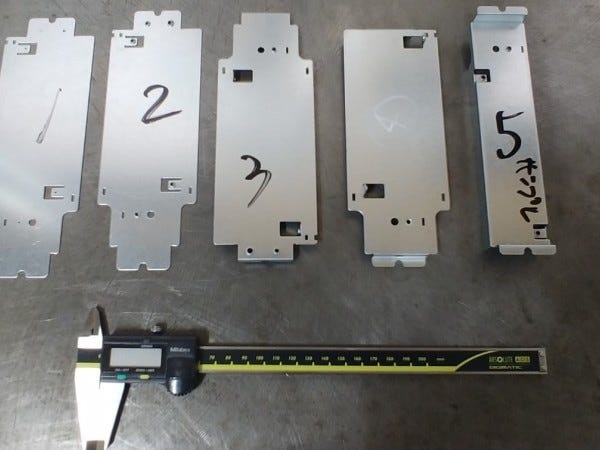 プレス加工現場