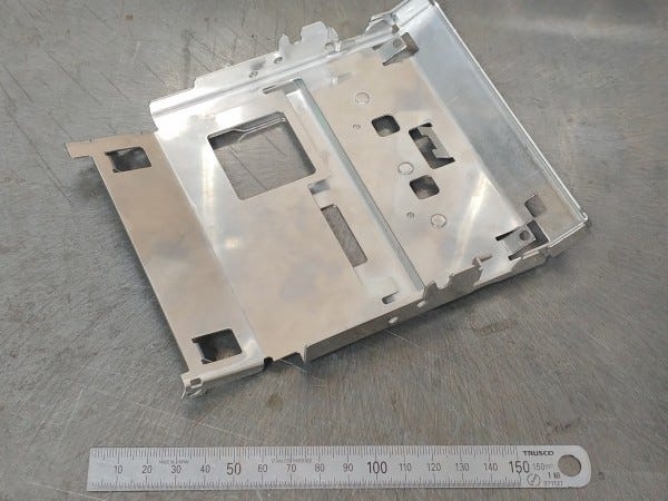 プレス加工現場