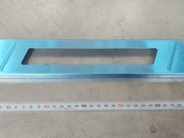 プレス加工現場