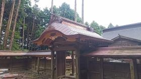 鬼瓦を取り付けた某神社です